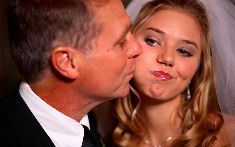 papá acompaña a la novia